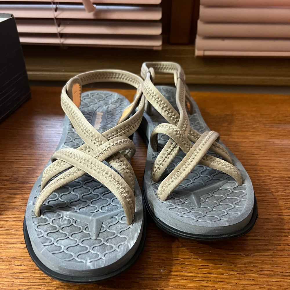 Northside Mori Sandals Size 8 Tan Mink